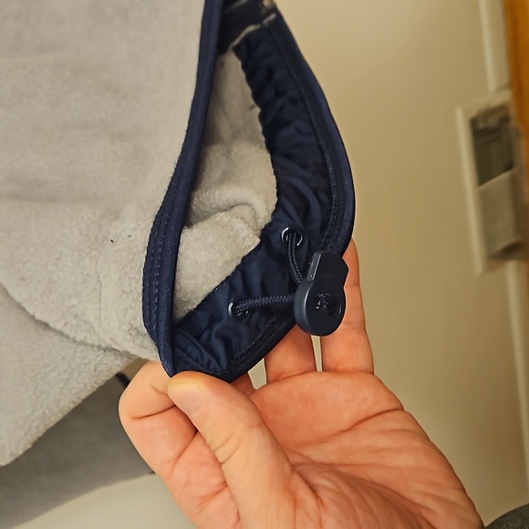 Tommy Hilfiger zip-up sweater - Picture 8 of 9